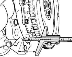 Measure the distance from the surface of the flywheel housing to the cylinder