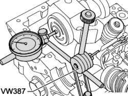 Checking the axial displacement of the camshaft