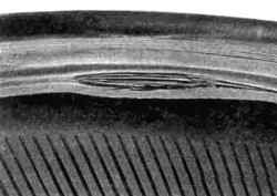 Tyres with a cut side