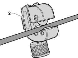 Device for cutting a pipe