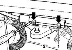 Intermediate clutch cable